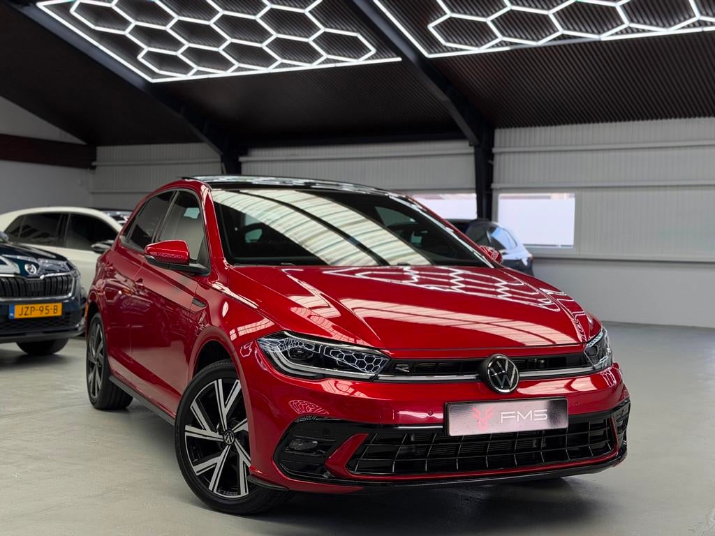 Volkswagen Polo 1.0 TSI 2x R-Line Panorama CarPlay Camera, Gebruikt, Zwart, Met garantie (alle), Bedrijf