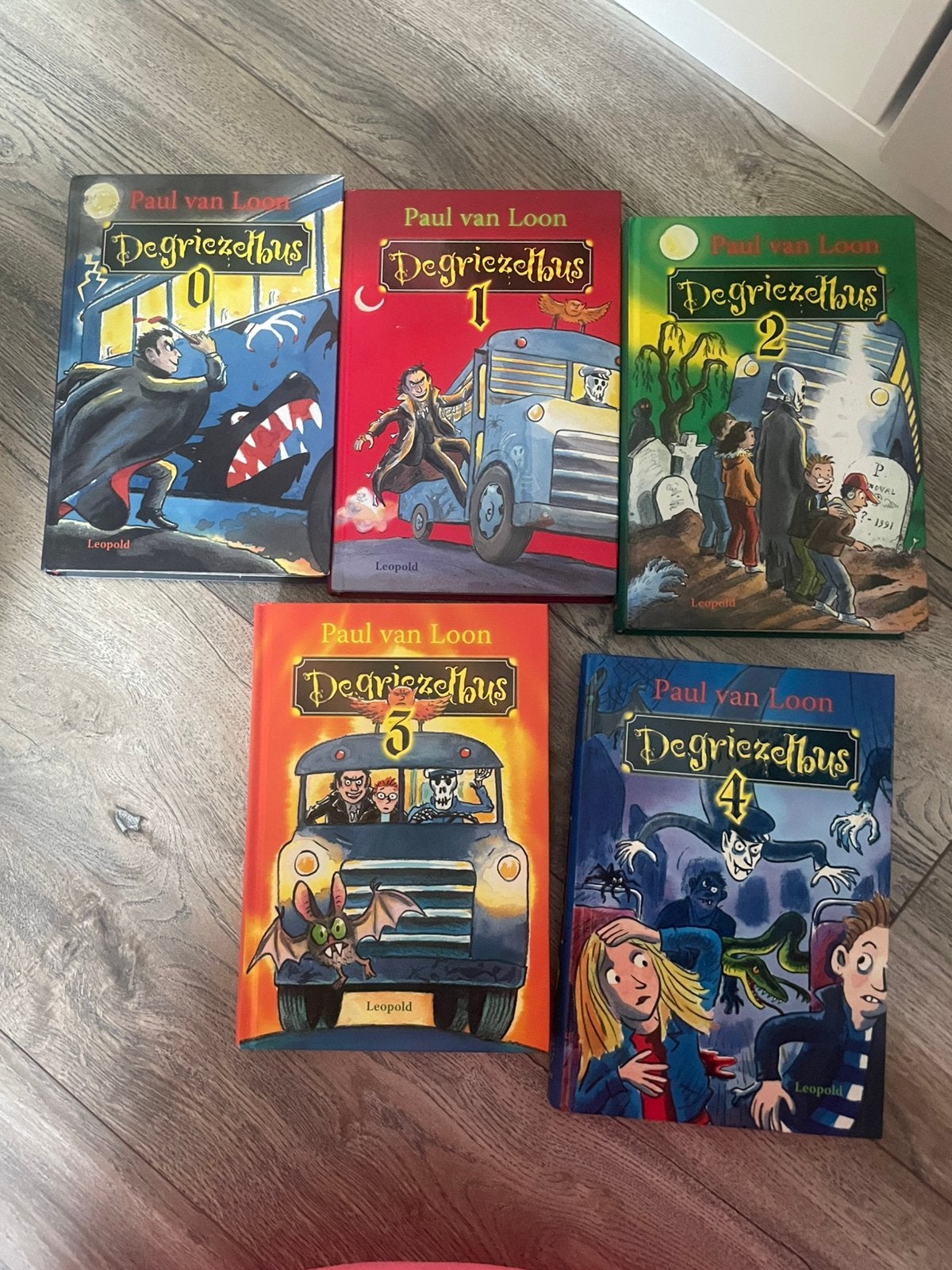 De griezelbus, Ophalen of Verzenden, Zo goed als nieuw