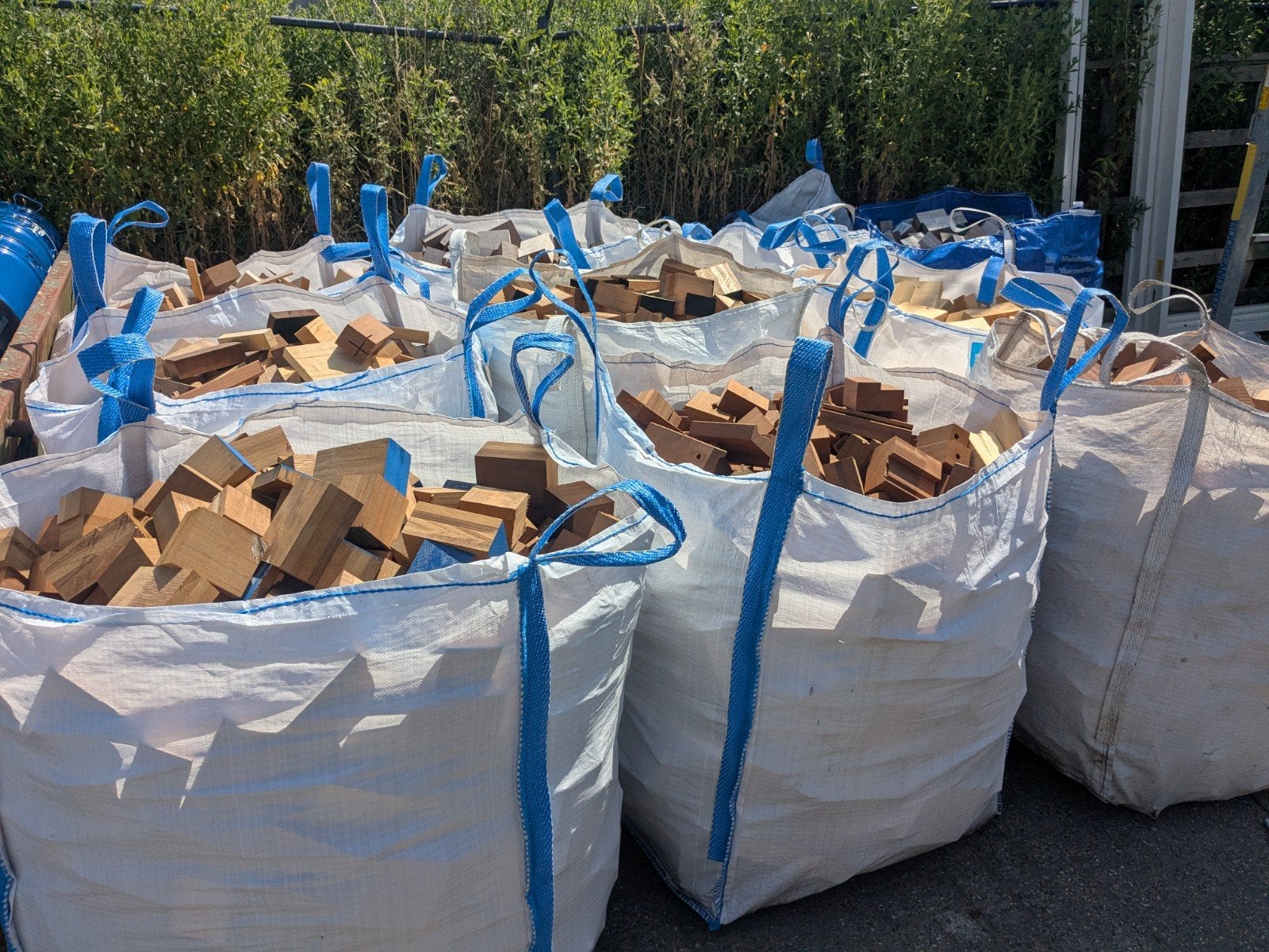Houten blokken in big bags - Diverse houtsoorten, Minder dan 3 m³, Ophalen, Overige houtsoorten