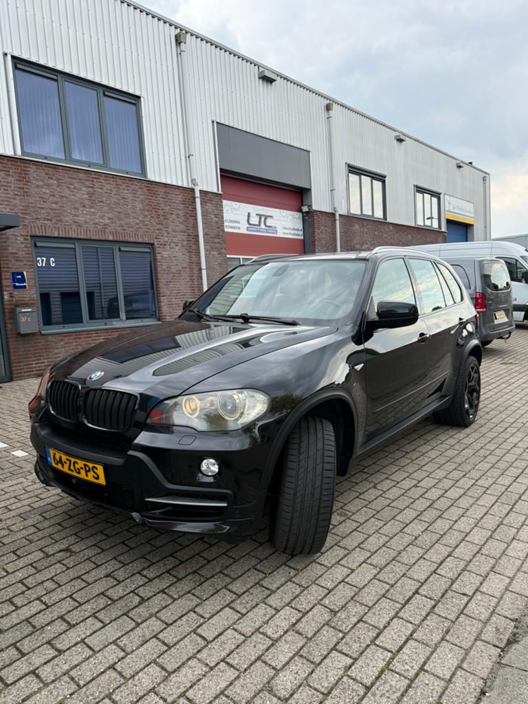BMW X5 4.8 I AUT 2008 Zwart, 138 €/maand, Zwart, Bruin, Vierwielaandrijving