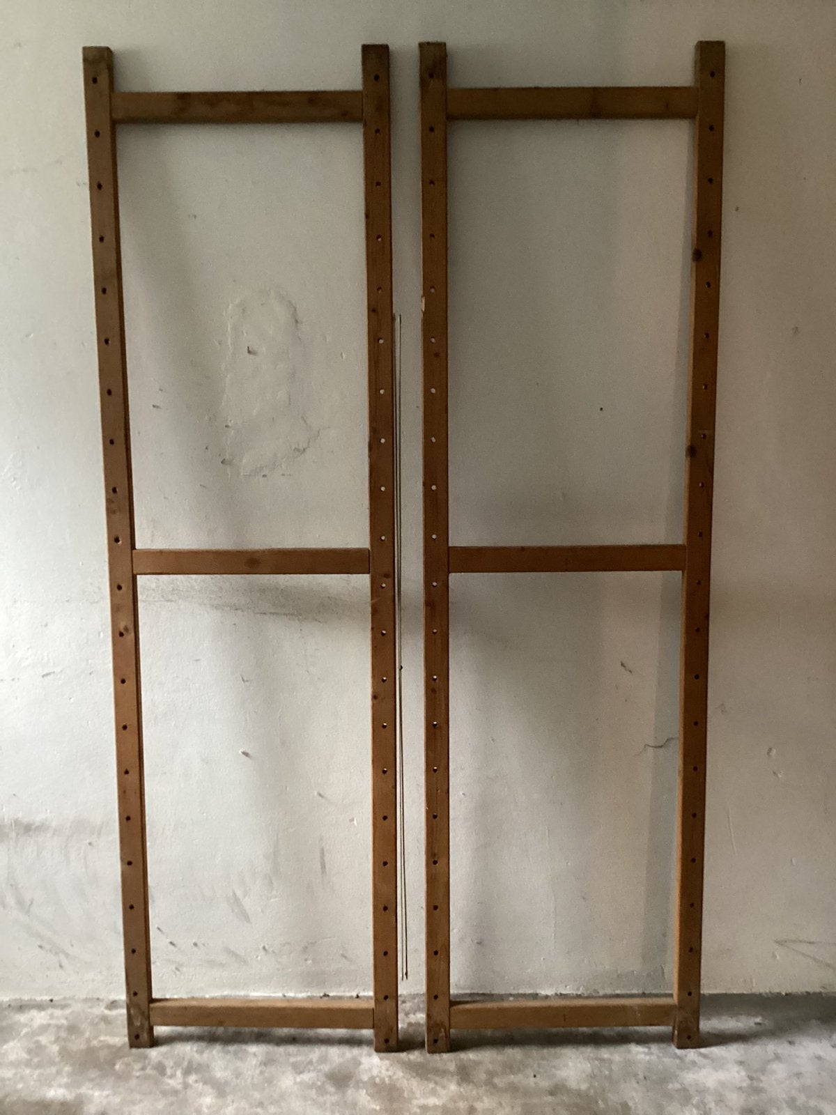 2 houten (stelling) staanders, Huis en Inrichting, Kasten | Stellingkasten, Ophalen, Gebruikt