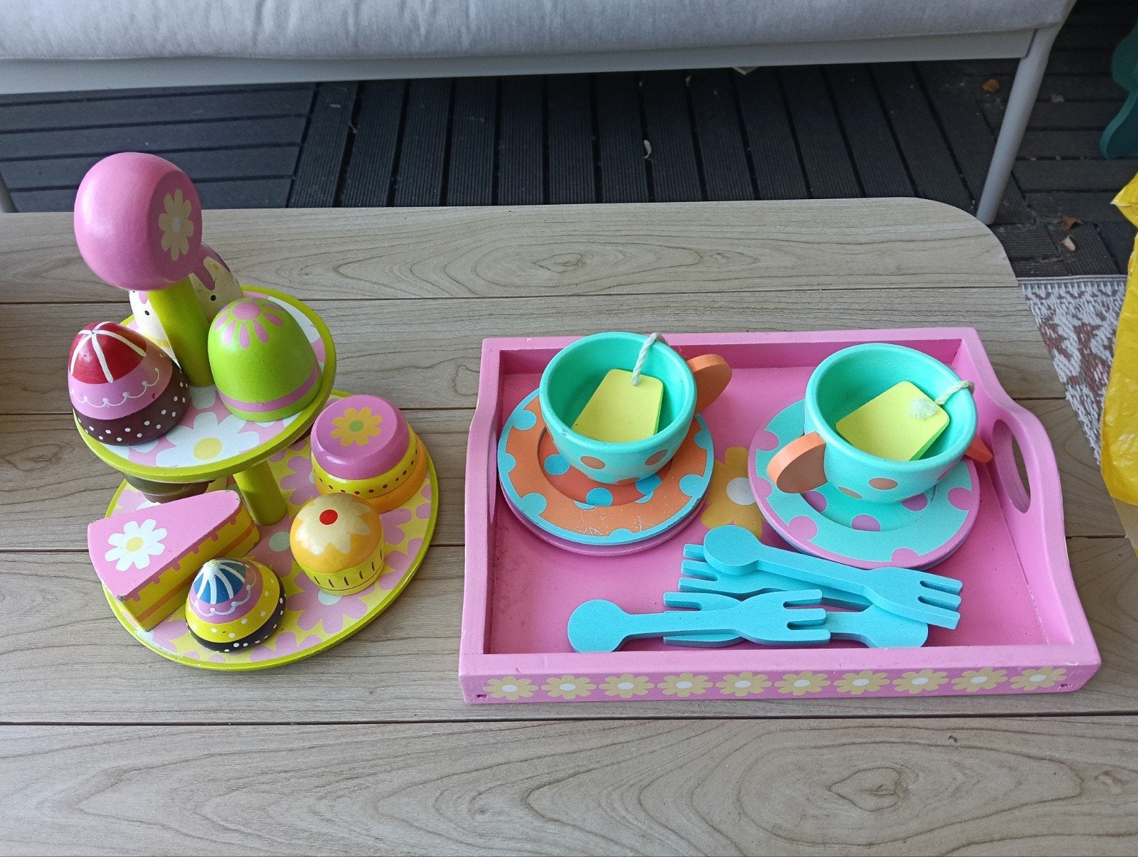 Houten dienblad en etagère met gebakjes, Ophalen of Verzenden