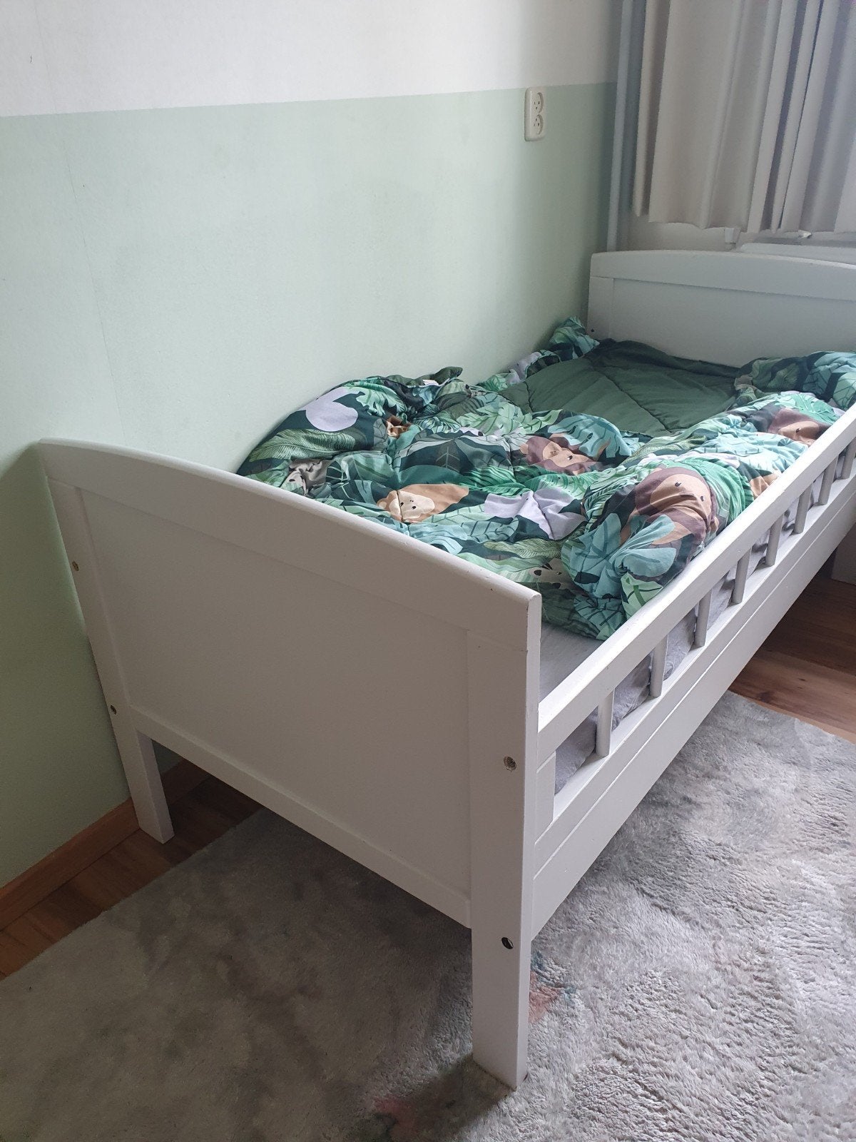 Wit peuterbed met lattenbodem en matras, Kinderen en Baby's, Gebruikt, 70 tot 85 cm, 140 tot 160 cm, Ophalen