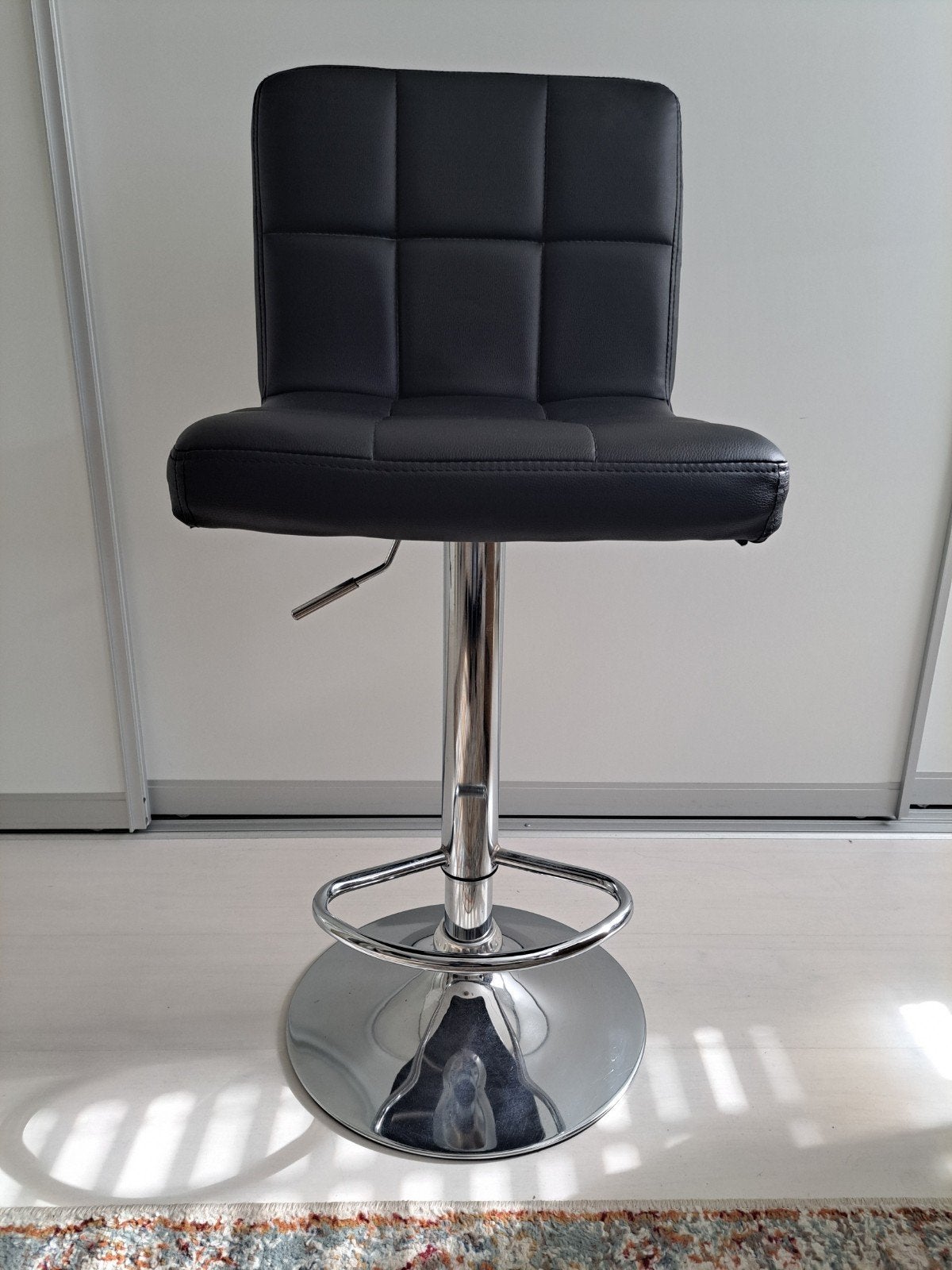 te koop: zwart chroom barkruk / bar stoel, Huis en Inrichting, Ophalen, 60 tot 90 cm, Met voetsteun, Zo goed als nieuw