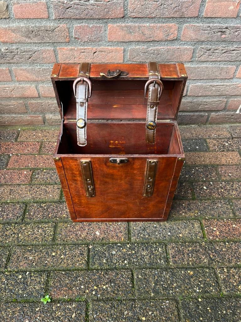 Vintage houten kist, wijnkist,oud hout , leer en messing ,, Ophalen of Verzenden