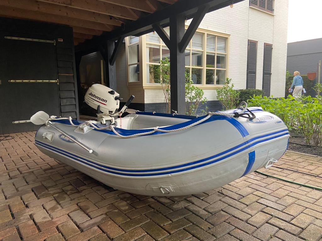 Mooie rubberboot met 5 PK Johnson (Suzuki) motor, Watersport en Boten, Rubberboten, Zo goed als nieuw, Airdeck, Peddels, Buitenboordmotor