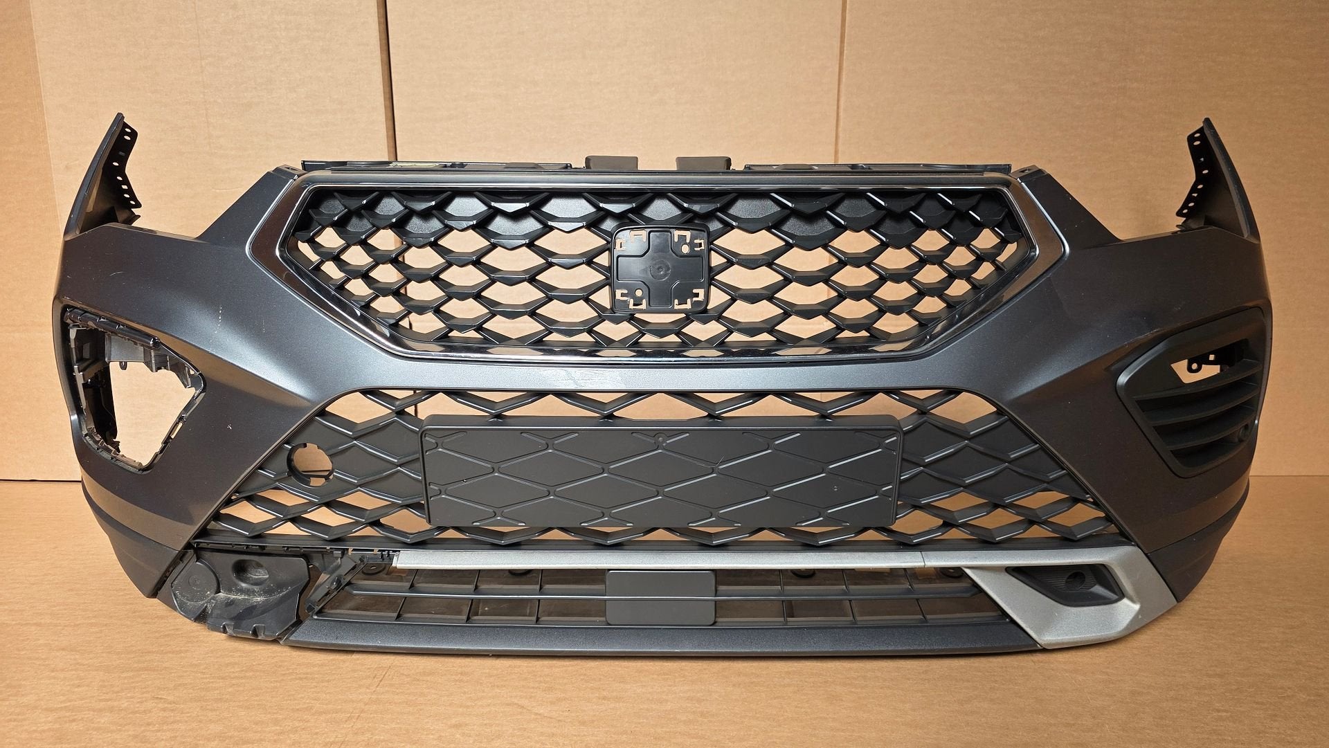 Voorbumper Seat Ateca 575 Basic FACELIFT 6xPDC 575807221T, Gebruikt, -, Voor, Ophalen of Verzenden