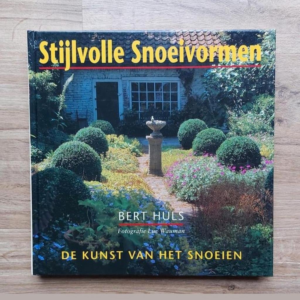 mooi tuinboek: Stijlvolle Snoeivormen - Bert Huls, 144blz, Bert Huls, Ophalen of Verzenden, Zo goed als nieuw, Tuinieren en Tuinplanten