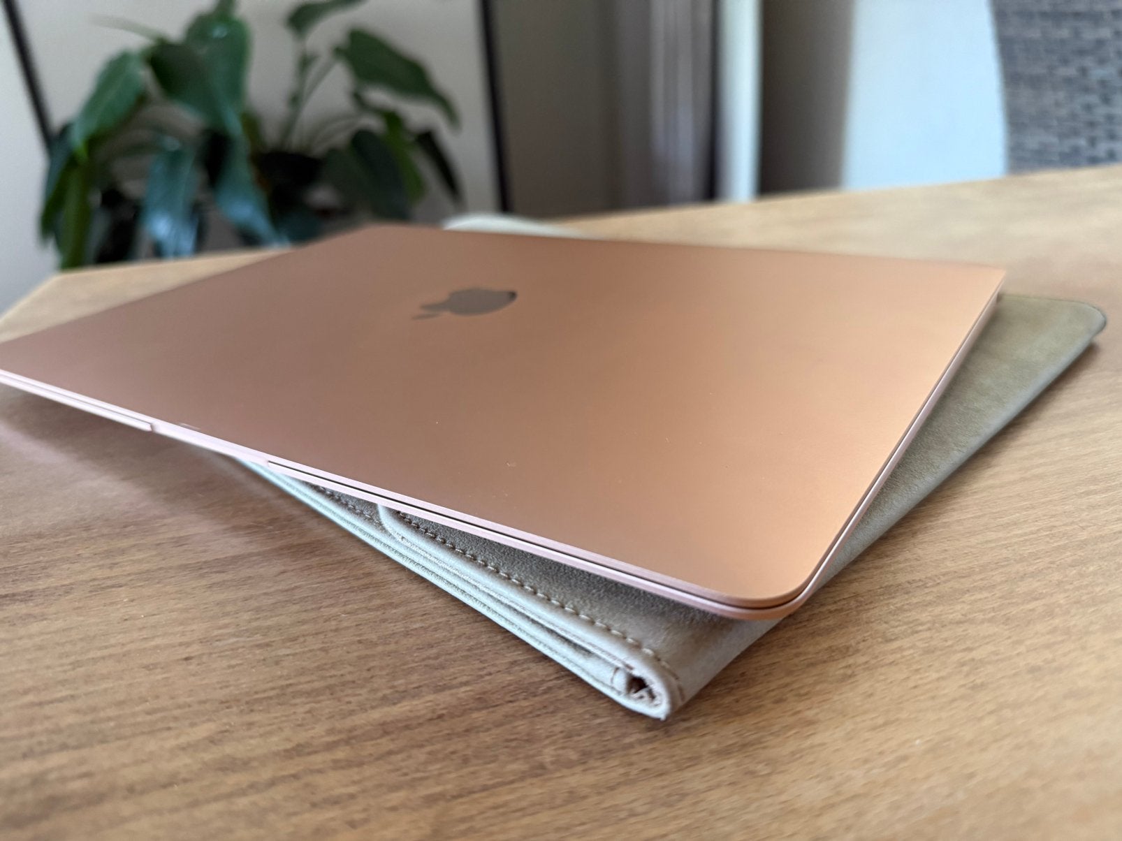 Foto 7 van MacBook air 13” rose - NIEUWSTAAT (17 laadcycli / Accu 100%)