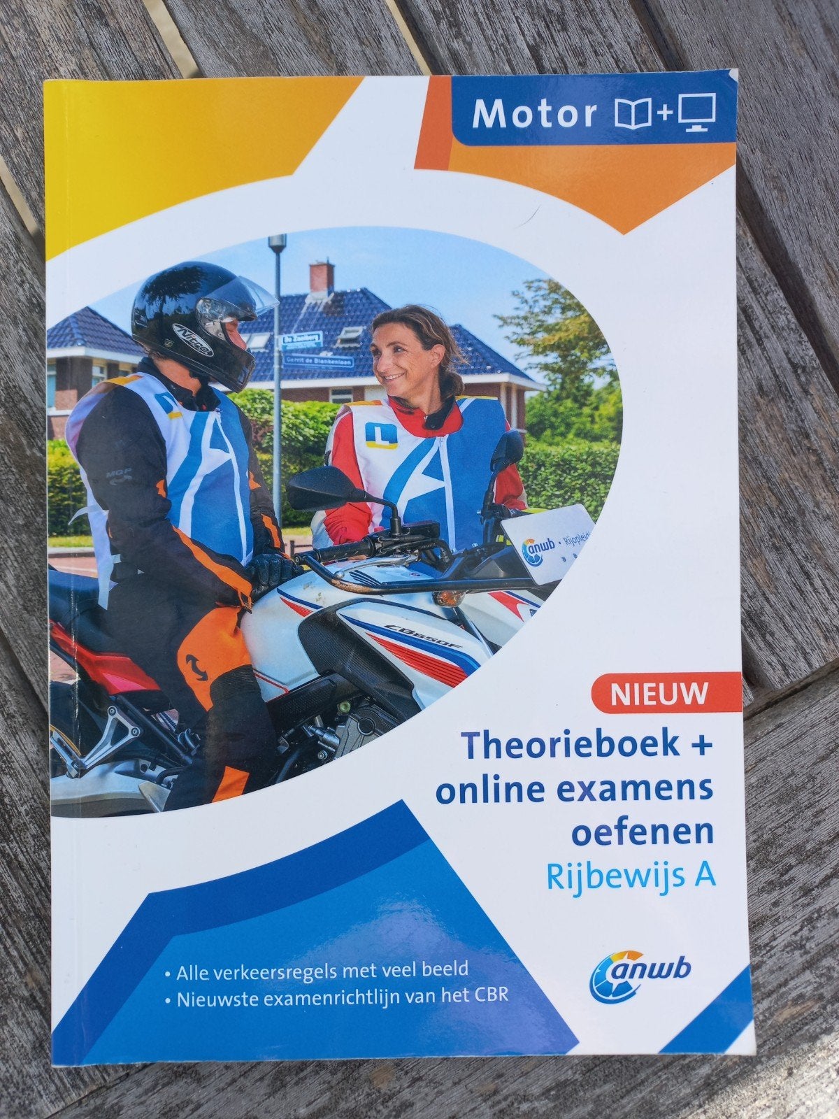 ANWB Theorieboek Rijbewijs A + online oefenen, Ophalen of Verzenden, Zo goed als nieuw, Overige niveaus, ANWB