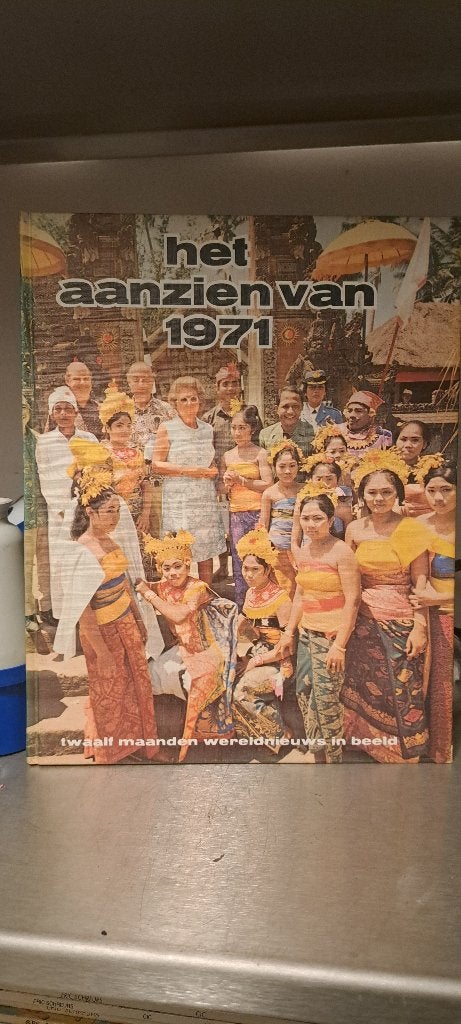 Het aanzien van 1971 (Z247-90), Boeken, Ophalen of Verzenden, Gelezen, Overige gebieden