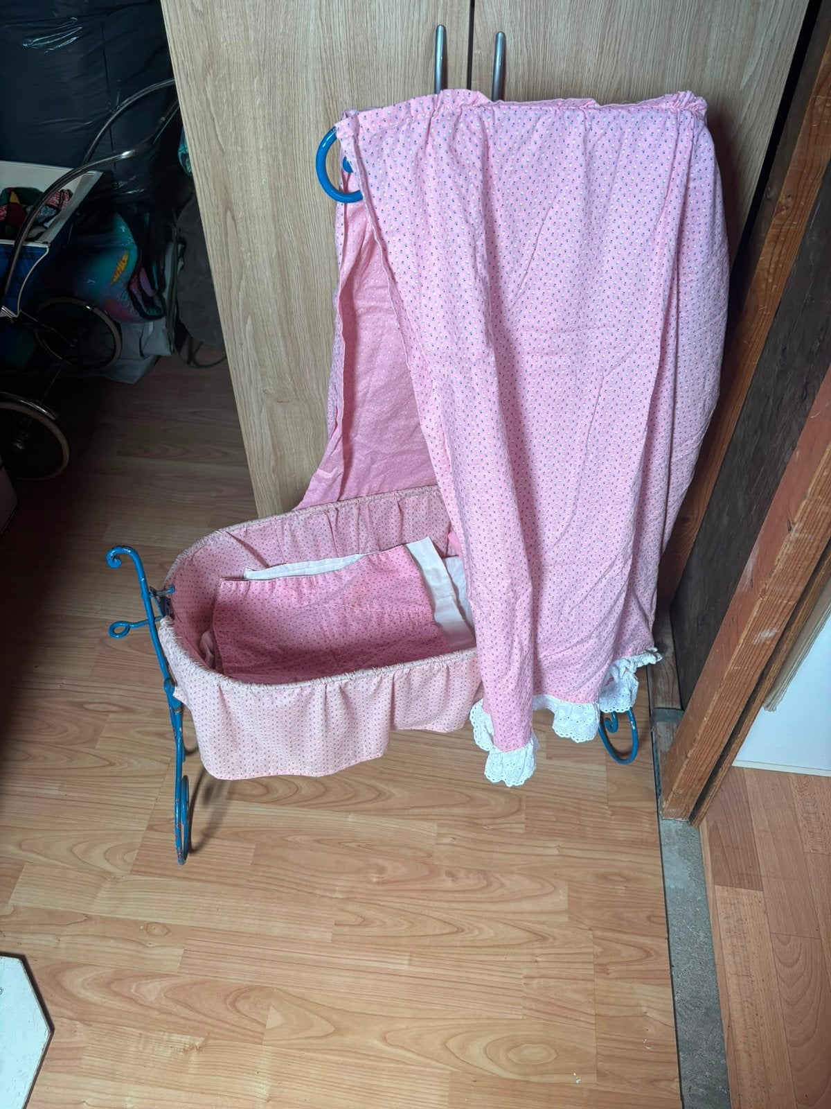 Poppen wiegje roze, Ophalen of Verzenden, Zo goed als nieuw, Babypop