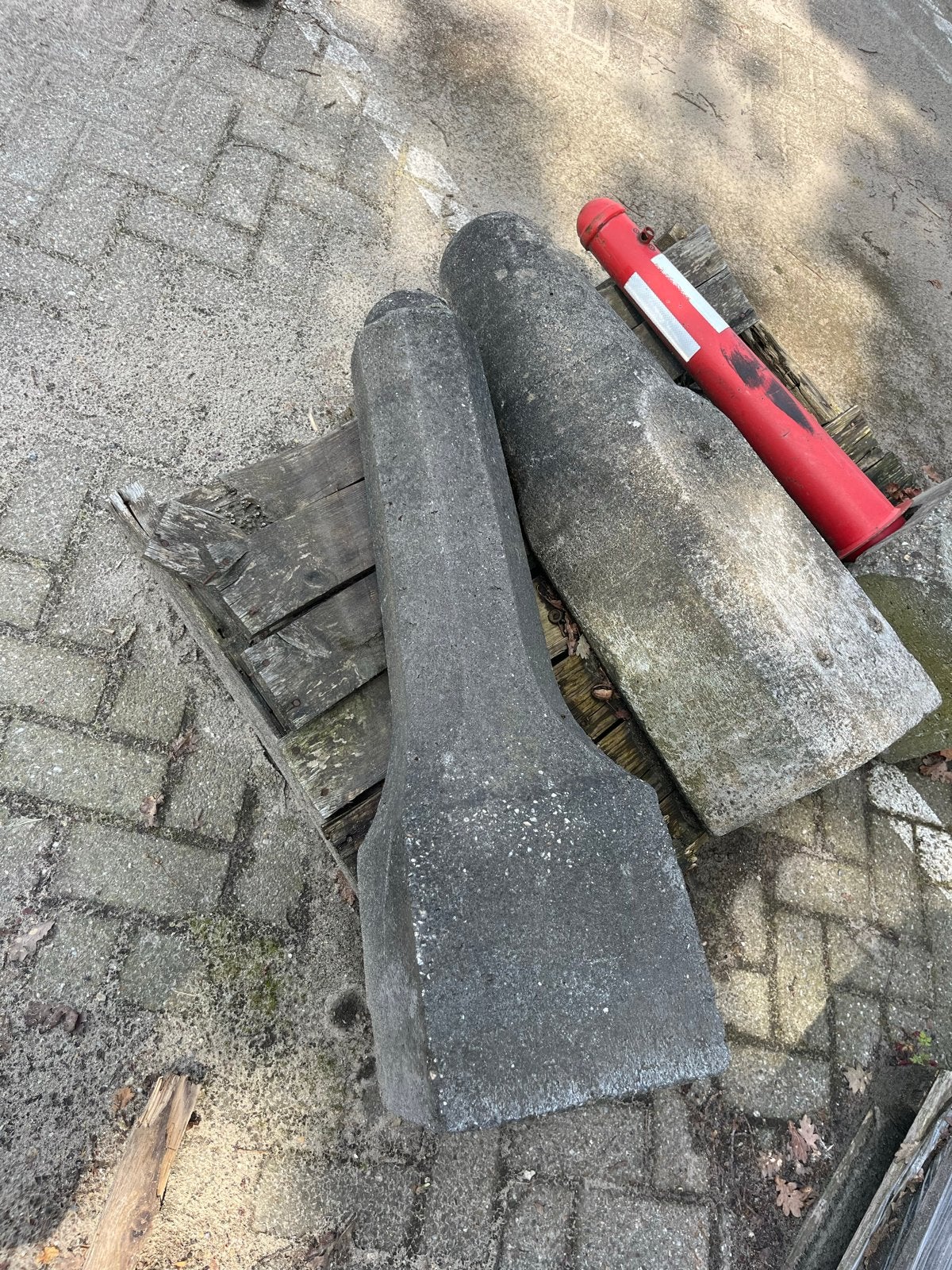 2 betonnen palen - Ideaal voor afrastering of decoratie, Ophalen, Gebruikt