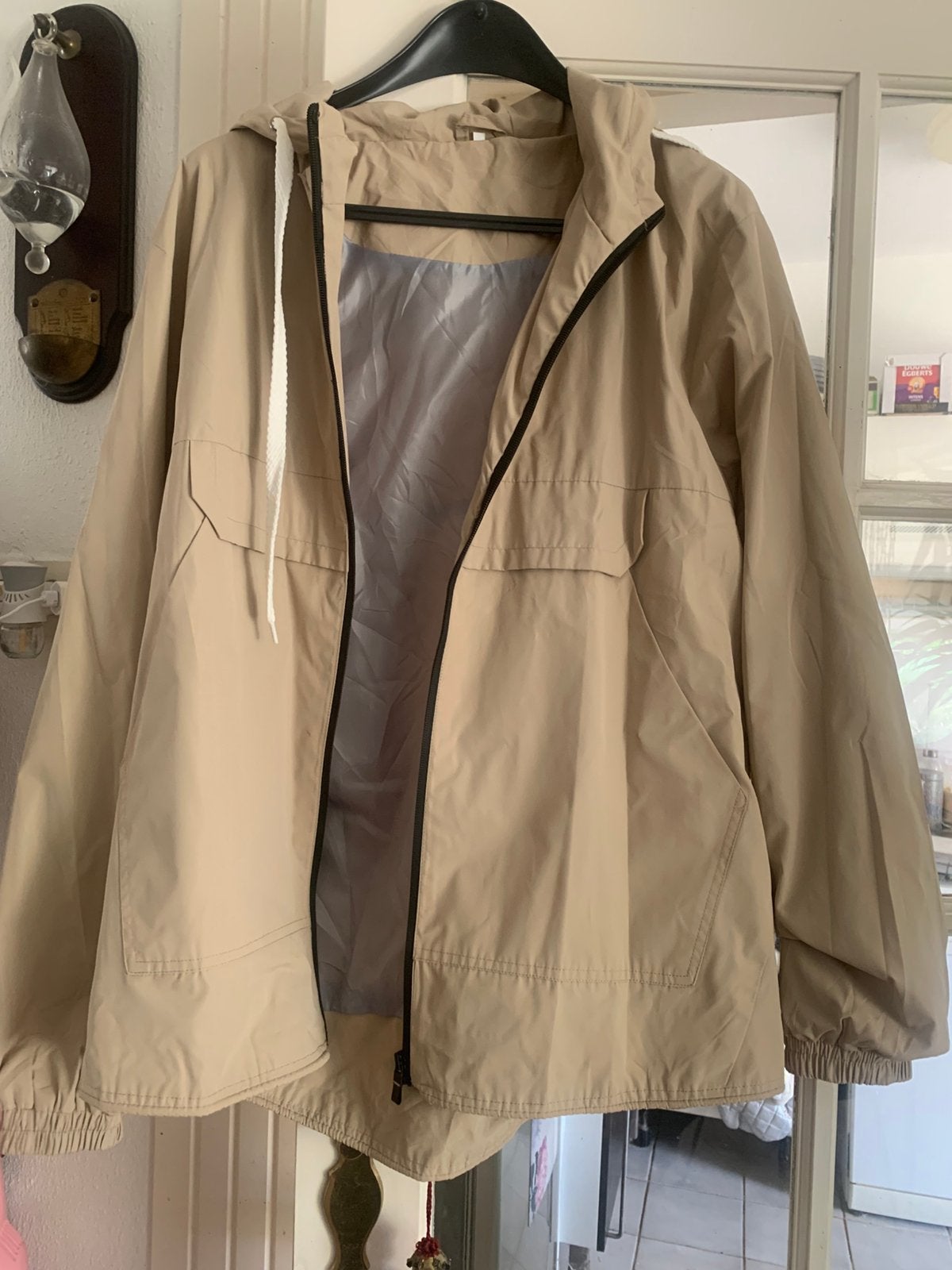 Regenjas mt 44-46 (L), Ophalen of Verzenden, Nieuw, Maat 42/44 (L), Beige