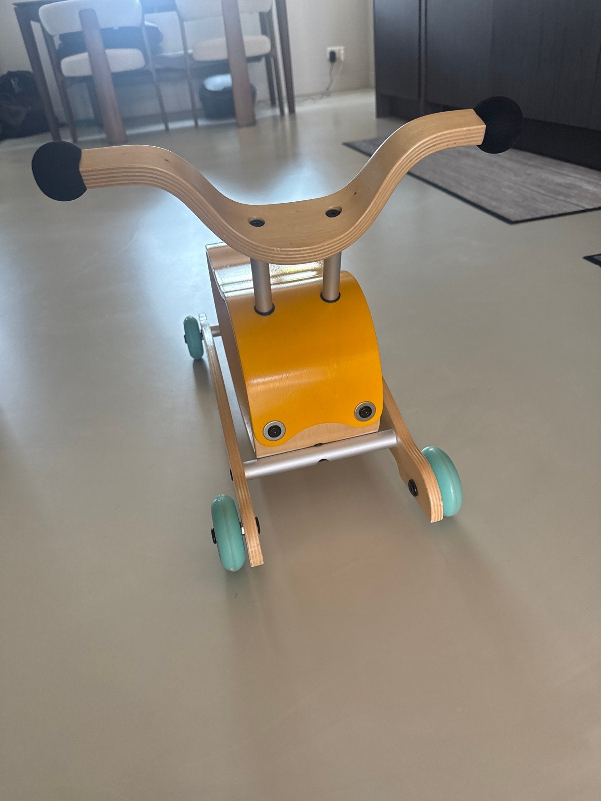 Wishbone Mini Flip 3-in-1 Loopvoertuig Geel, Kinderen en Baby's, Ophalen, Zo goed als nieuw, Loopvoertuig