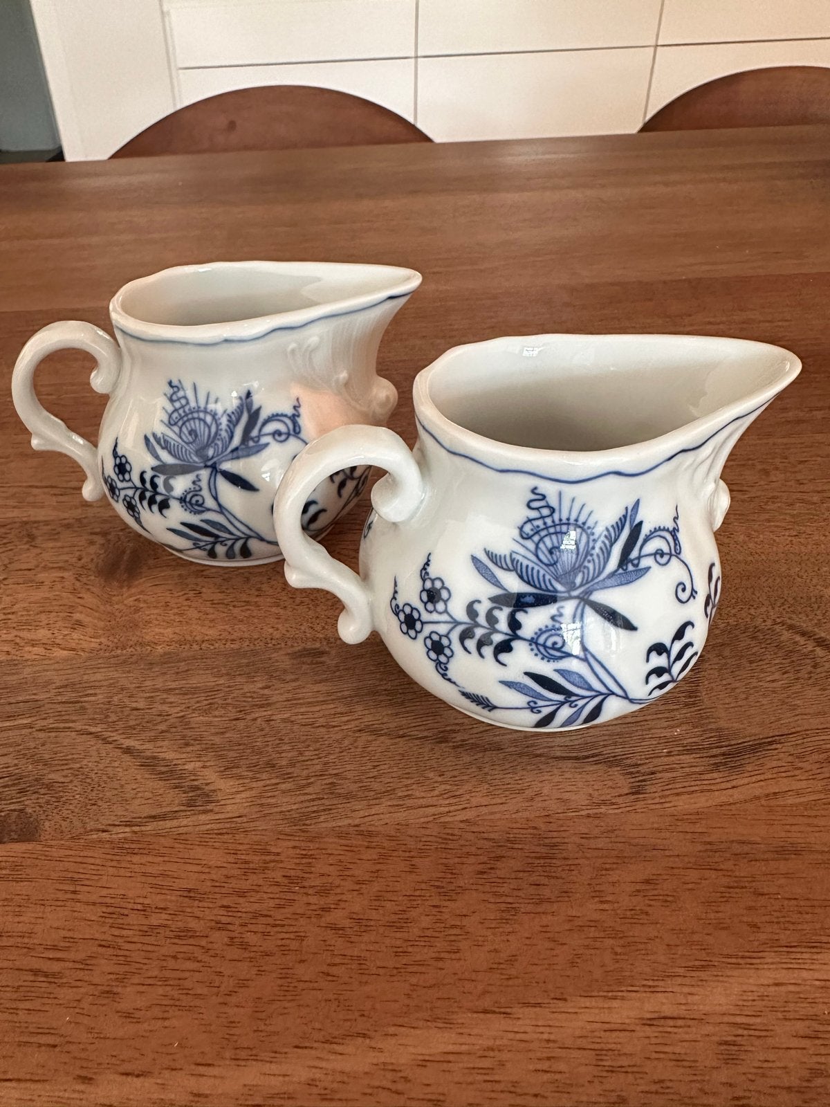 Blue Danube melkkannetjes, Ophalen