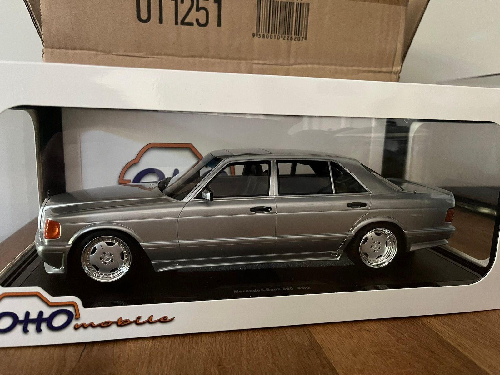 Mercedes-Benz 560 (W126) 6.0 SEL AMG - Ottomobile OT1251, Hobby en Vrije tijd, Modelauto's | 1:18, Ophalen of Verzenden, Nieuw