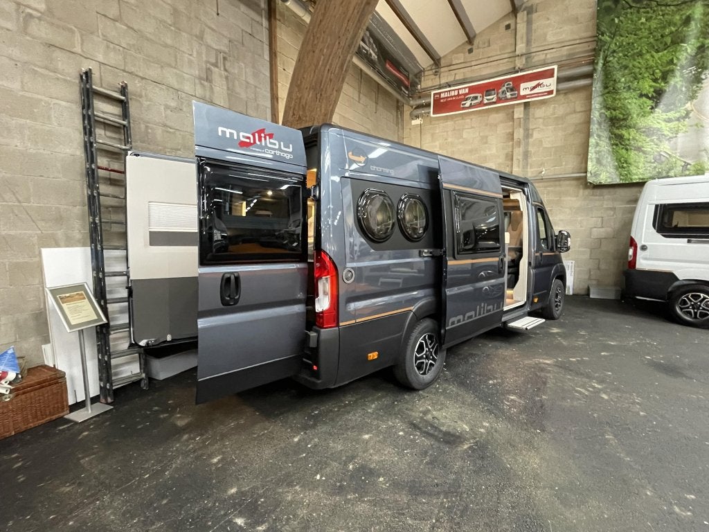 Malibu First Class Two Room 640 LERB MODELJAAR 2026, Automaat, Buscamper of Camperbus, Ringverwarming, Malibu