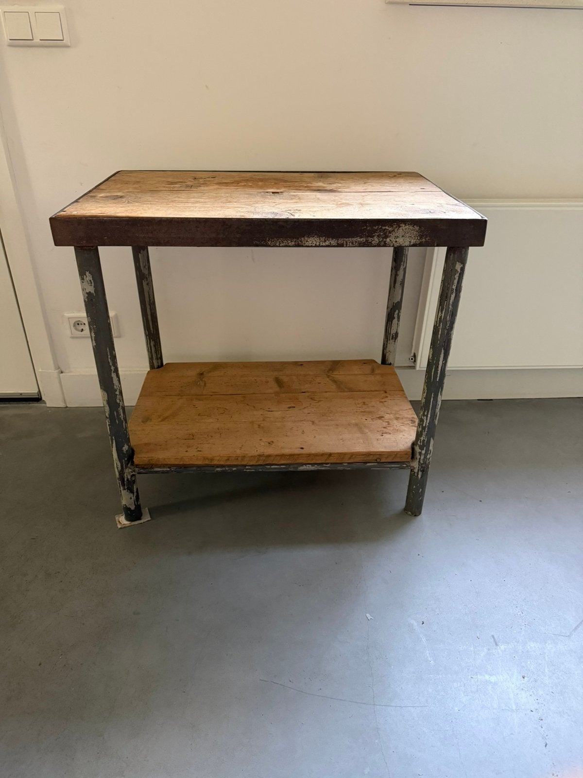 Indiutrieel tafeltje hout met metaal, Ophalen, Gebruikt, 50 tot 100 cm, Metaal