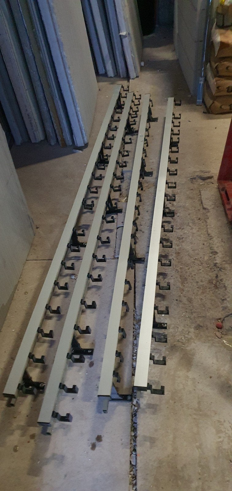industriële kapstokken,  verschillende lengtes. teab, Ophalen of Verzenden, Gebruikt, Wandkapstok, Minder dan 100 cm