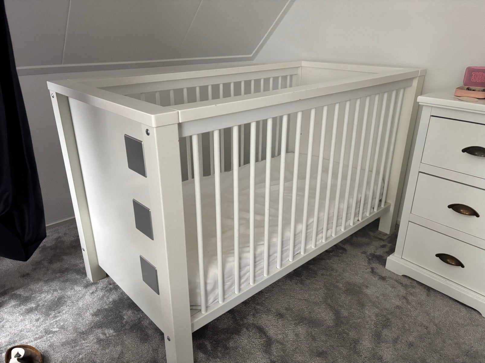 Kinderbedje en commode met plankje - merk vroomshoop, Ophalen, Gebruikt, 50 tot 70 cm, 75 tot 100 cm