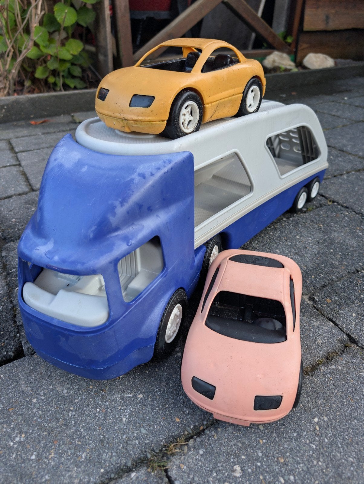Little tikes vrachtwagen met 2 auto's, Kinderen en Baby's, Speelgoed | Speelgoedvoertuigen, Ophalen, Gebruikt