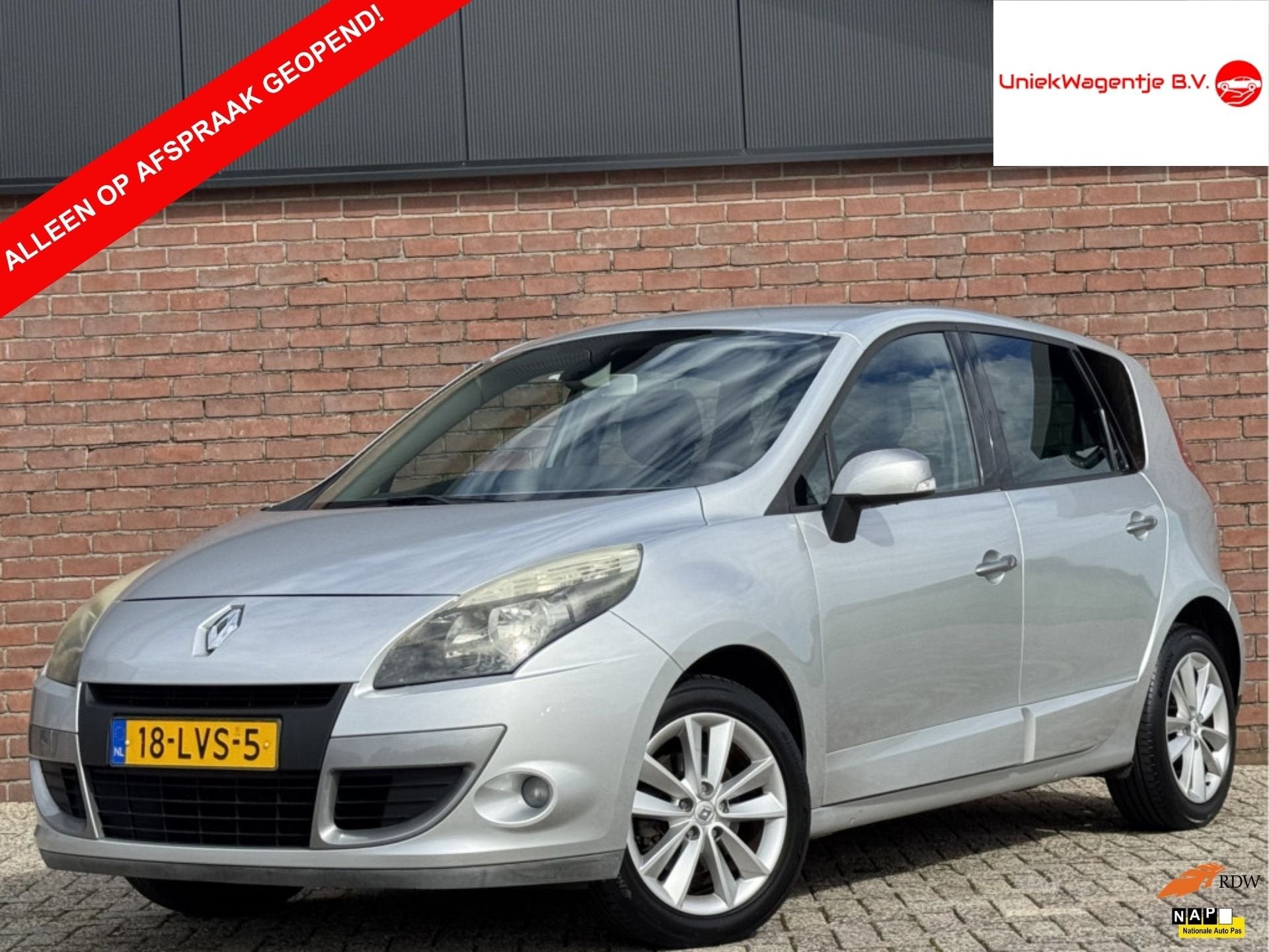 Renault Scénic 1.6 AUTHENTIQUE | NL-AUTO! | NAVI! | CRUISE!, Auto's, Voorwielaandrijving, Stof, Gebruikt, 4 cilinders