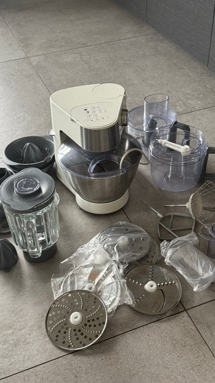 Kenwood Chef Titanium Keukenmachine met accessoires, Ophalen, 4 liter of meer, Gebruikt, 3 snelheden of meer