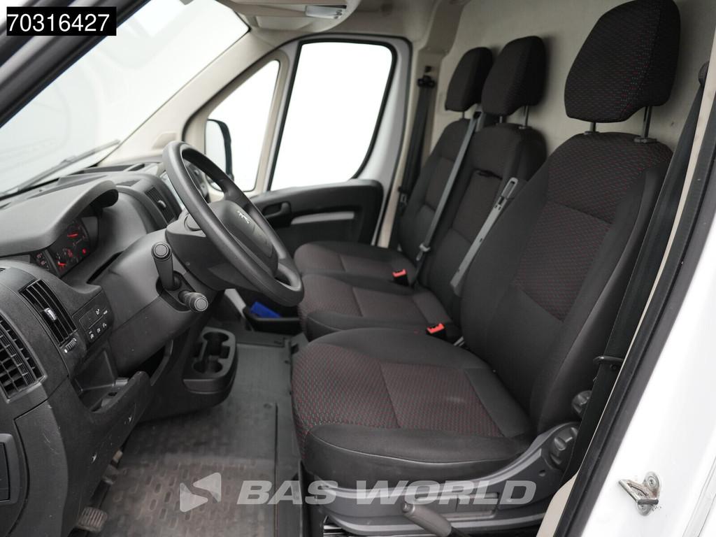 Peugeot Boxer 140PK L2H2 Airco Cruise CarPlay Parkeersensore, Stof, Gebruikt, Euro 6, 4 cilinders