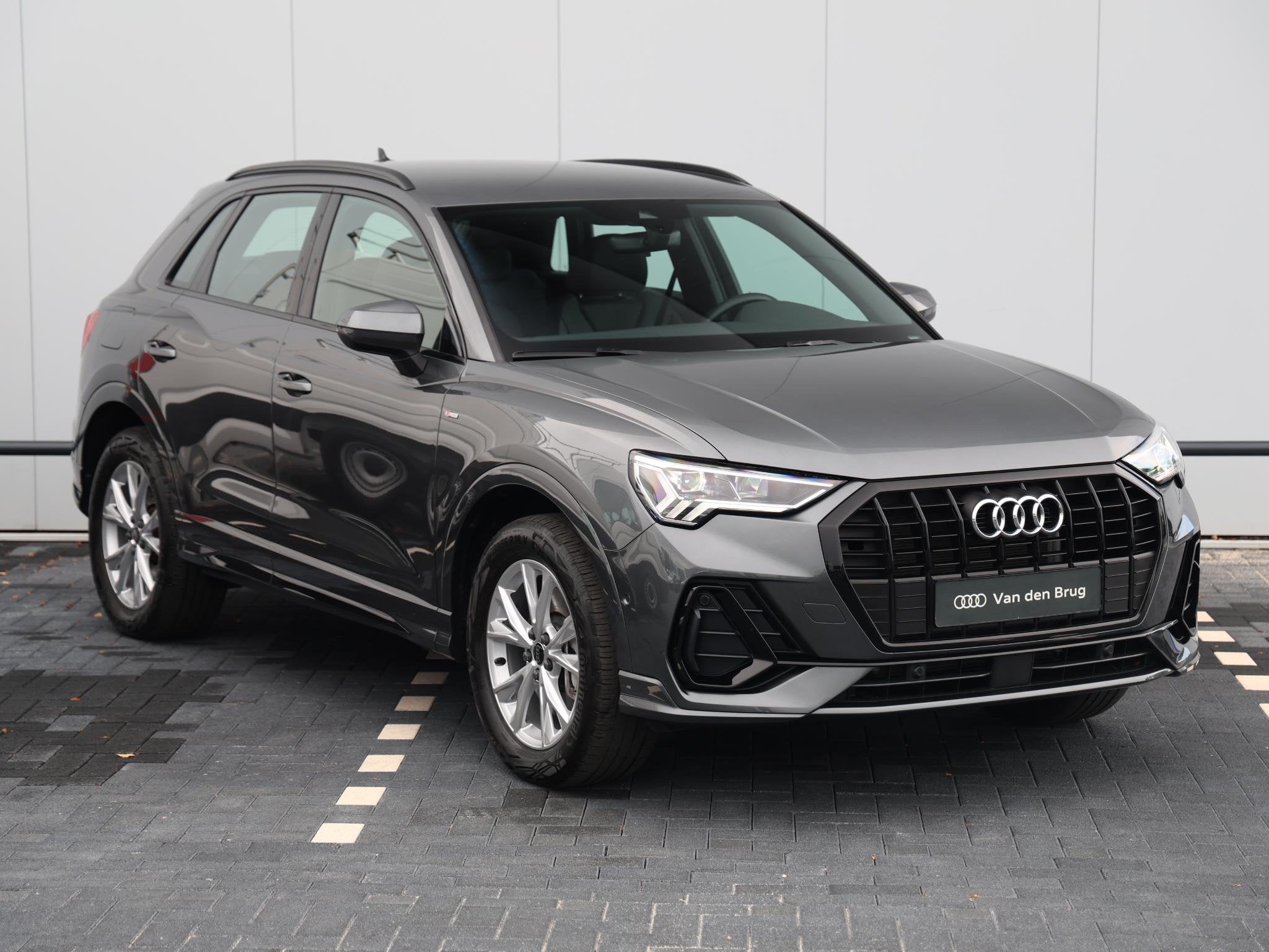 Audi Q3 45 TFSI e S edition 245pk | Camera | Stoelverwarming, Auto's, Gebruikt, Leder en Stof, Hybride Elektrisch/Benzine, 13 kWh