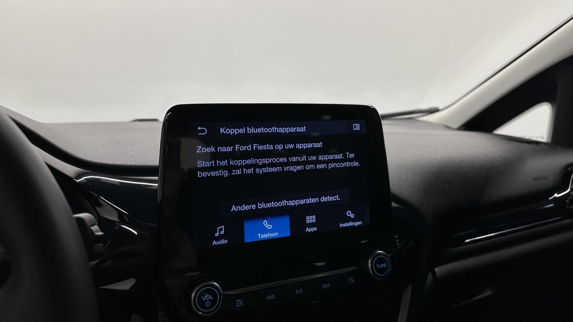 Foto 38 van Ford Fiesta 1.0 EcoBoost Hybrid Titanium NAVI CRUISE CARPLAY