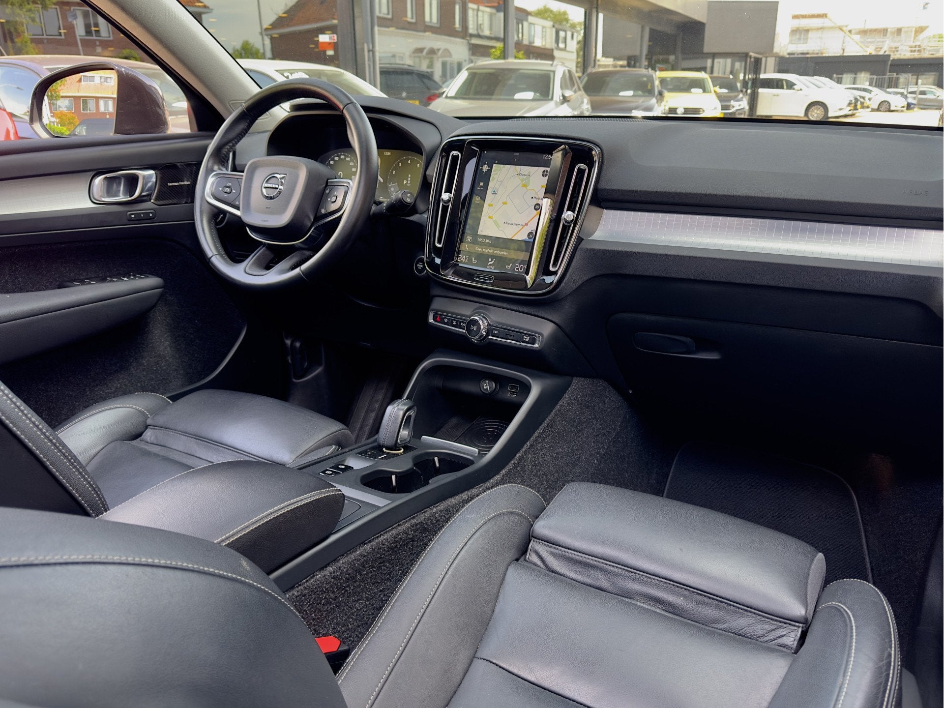 Volvo XC40 2.0 T5 AWD AUT8 INTRO EDITION PANODAK LEDER NAVI, Auto's, Volvo, Automaat, Gebruikt, 4 cilinders, 1969 cc