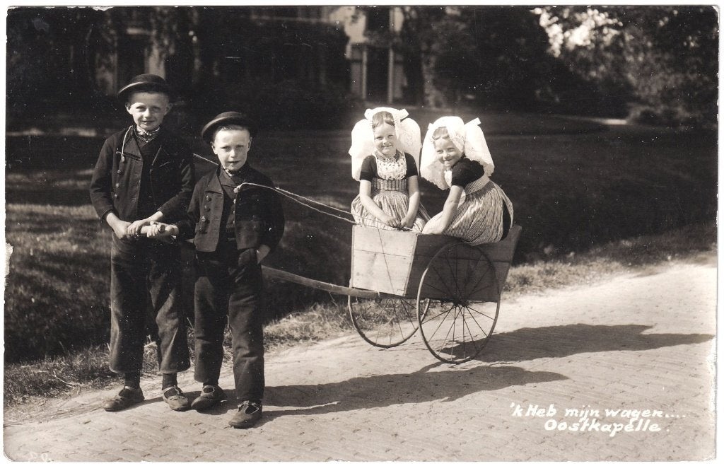 Kaart 1936 - Oostkapelle Kinderen Klederdracht Hondenkar, Ophalen of Verzenden, 1920 tot 1940, Gelopen, Zeeland