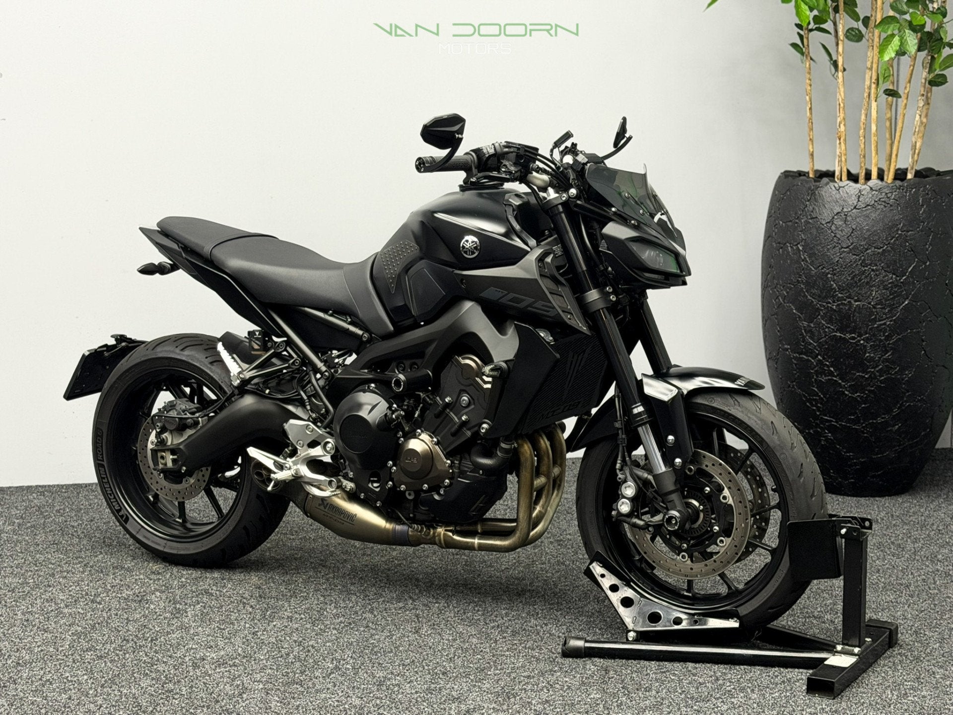 Yamaha MT-09 ABS | NL | Akrapovic | Full option! | QS | MT 0, Info@vandoornmotors.nl, Kraaivenstraat 23-5
5048AB  TILBURG, NL