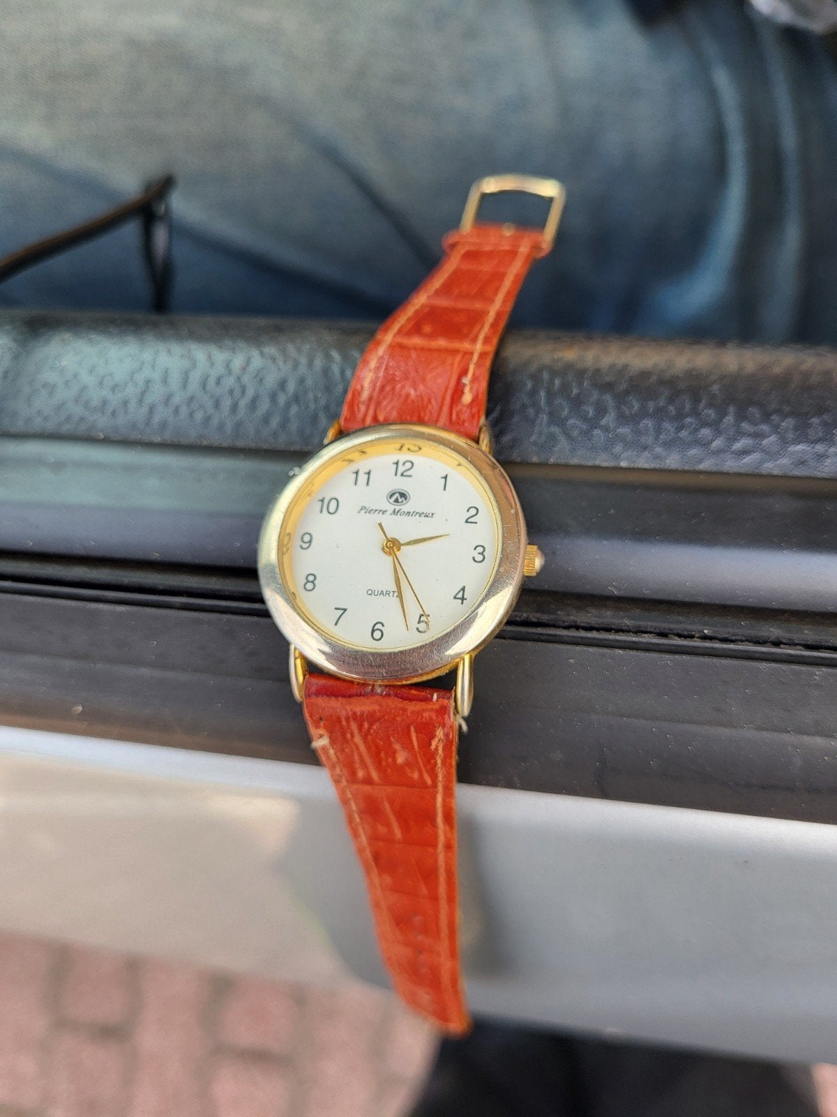 Pierre Montreux Dames Horloge - Goudkleurig met Rode Band, Ophalen of Verzenden, Gebruikt, Leer, Overige merken