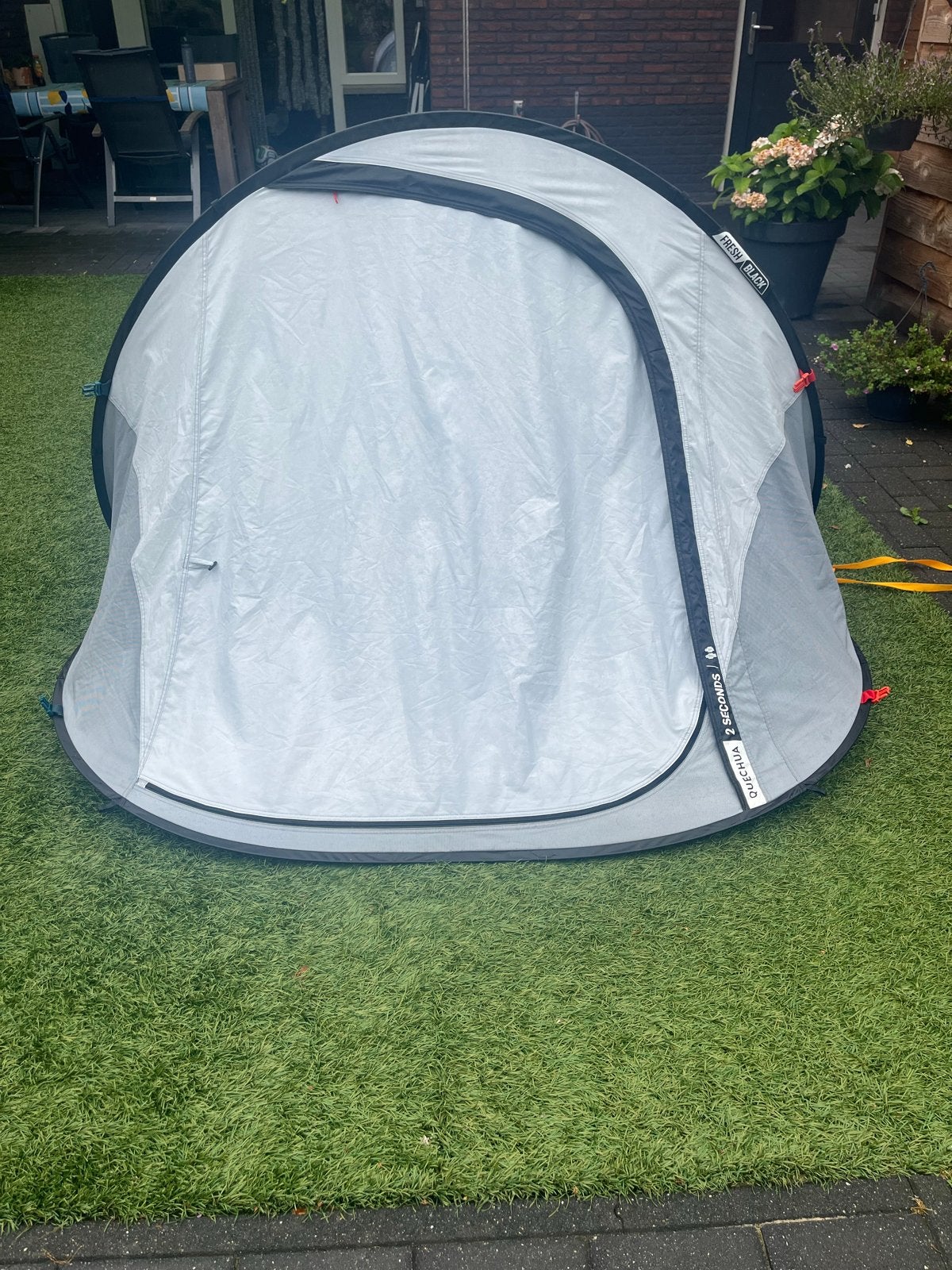 2 Quechua 2 Seconds Fresh & Black tent - 2 personen, Ophalen, Zo goed als nieuw, Tot en met 2