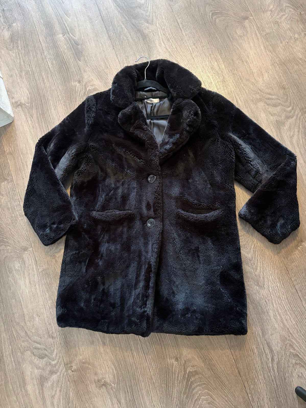 Zwarte imitatie bontjas Cherry Koko maat M winterjas, Ophalen of Verzenden, Zo goed als nieuw, Maat 38/40 (M), Zwart