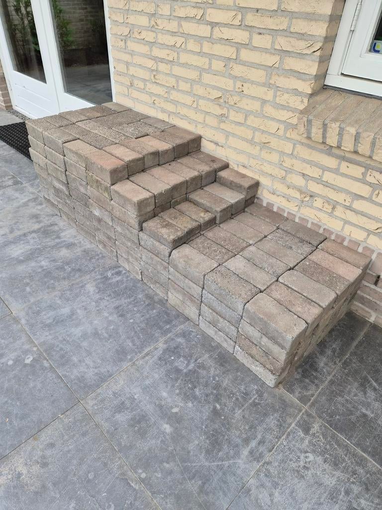 Gratis af te halen: Keiformaat stenen 20x10x8 cm (ca. 275 st, Ophalen, Gebruikt, Klinkers, 5 tot 10 m²