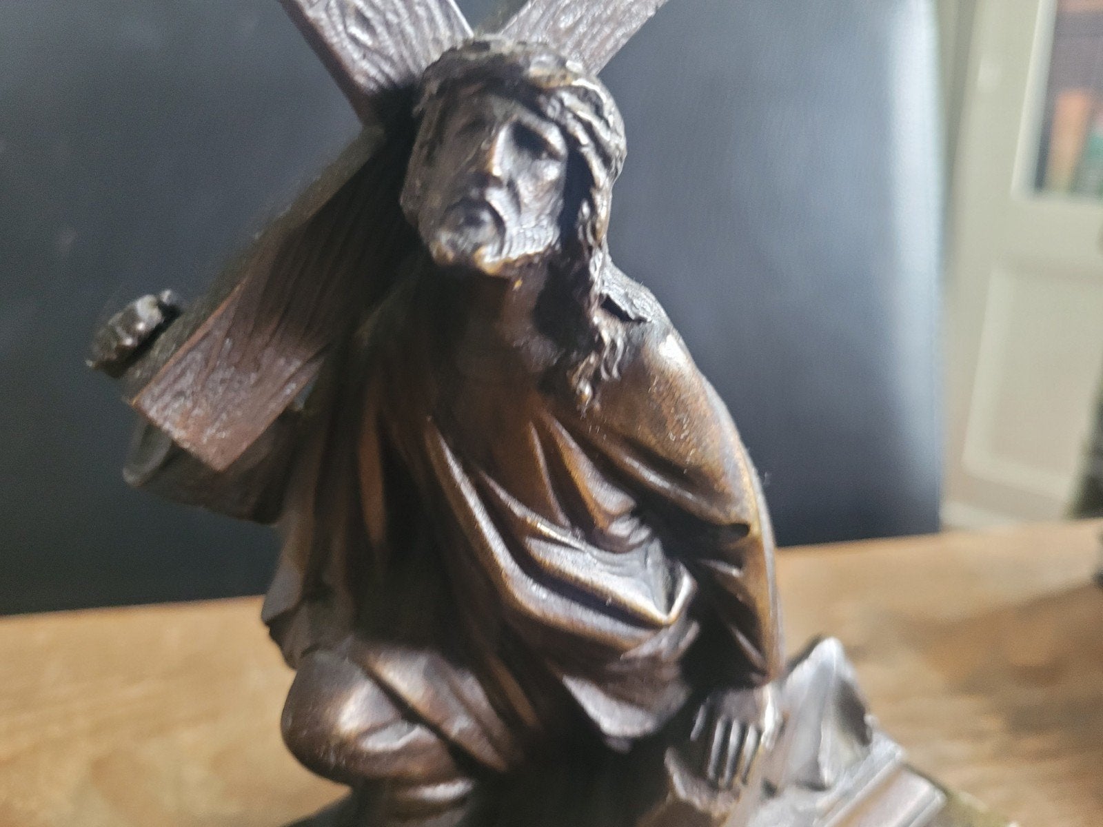 Bronzen/regule beeld Christus met kruis
marmeren sokkel 19e, Antiek en Kunst, Ophalen of Verzenden