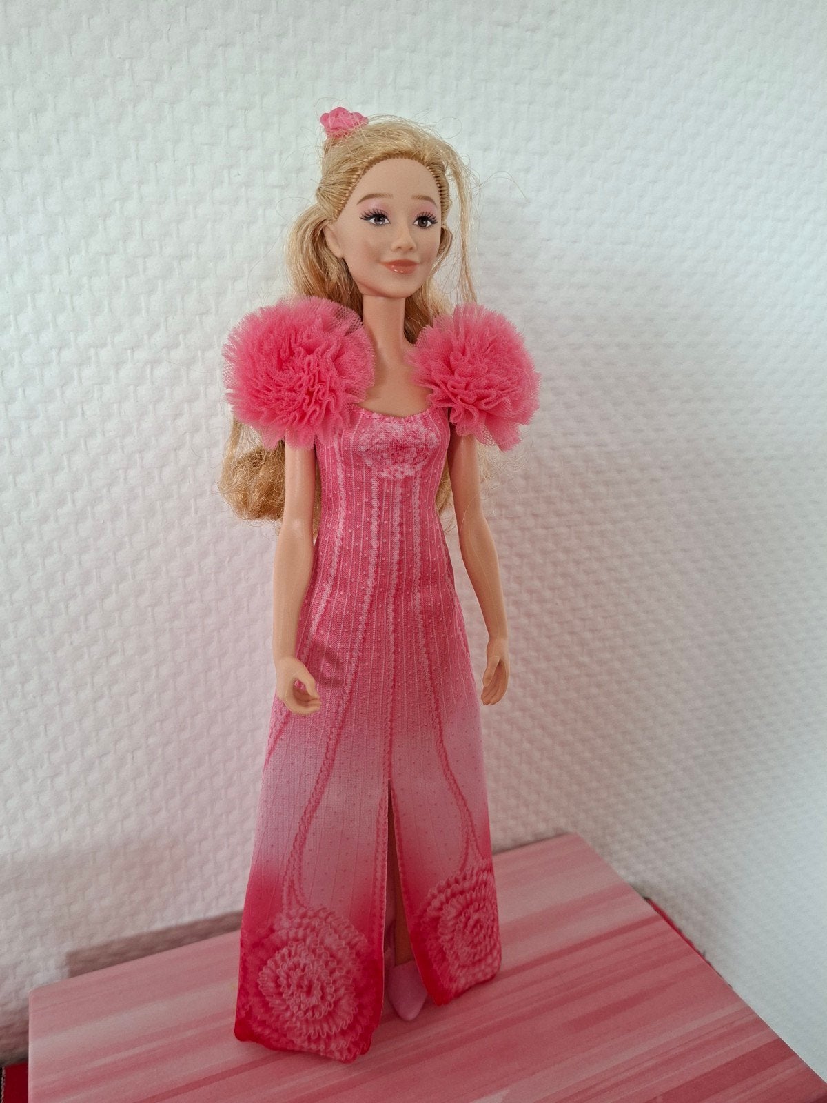 Zingende modepop Glinda in roze jurk, Ophalen of Verzenden, Gebruikt, Overige typen