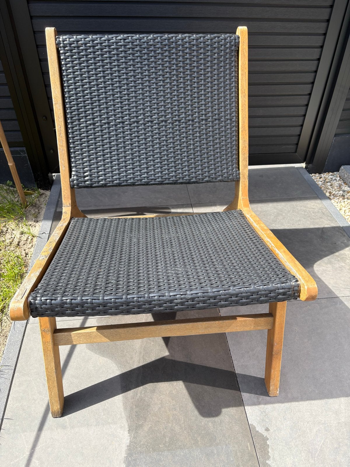 Houten tuinstoel met zwart kunststof vlechtwerk, Ophalen, Gebruikt, Zwart, Eén