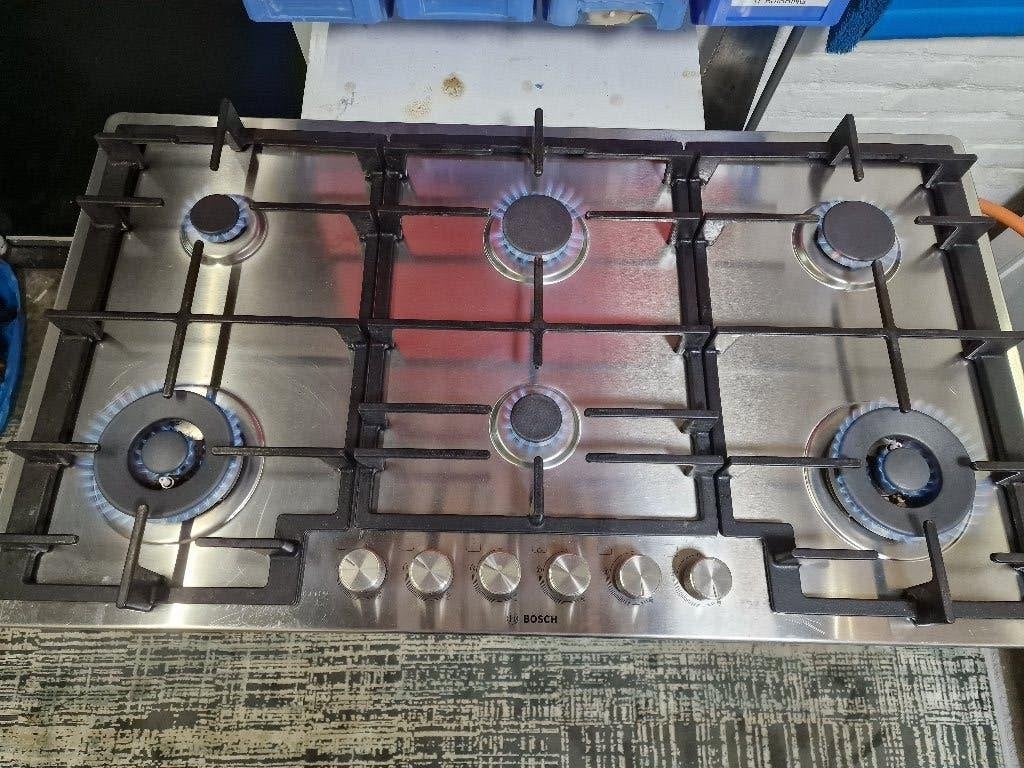TE koop BOSCH kookplaat op butaan propaan met 2 wokbranders, Witgoed en Apparatuur, Ophalen of Verzenden, Zo goed als nieuw, Inbouw