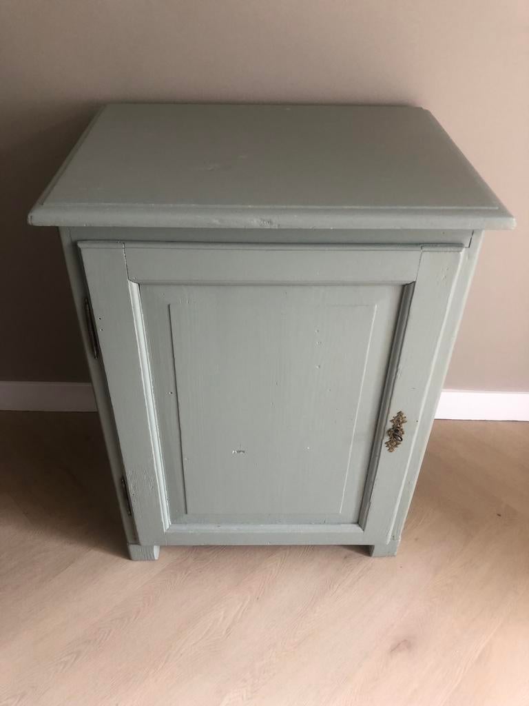 Oud grenen kastje met sleutel en slot B67x D50x H86, Ophalen