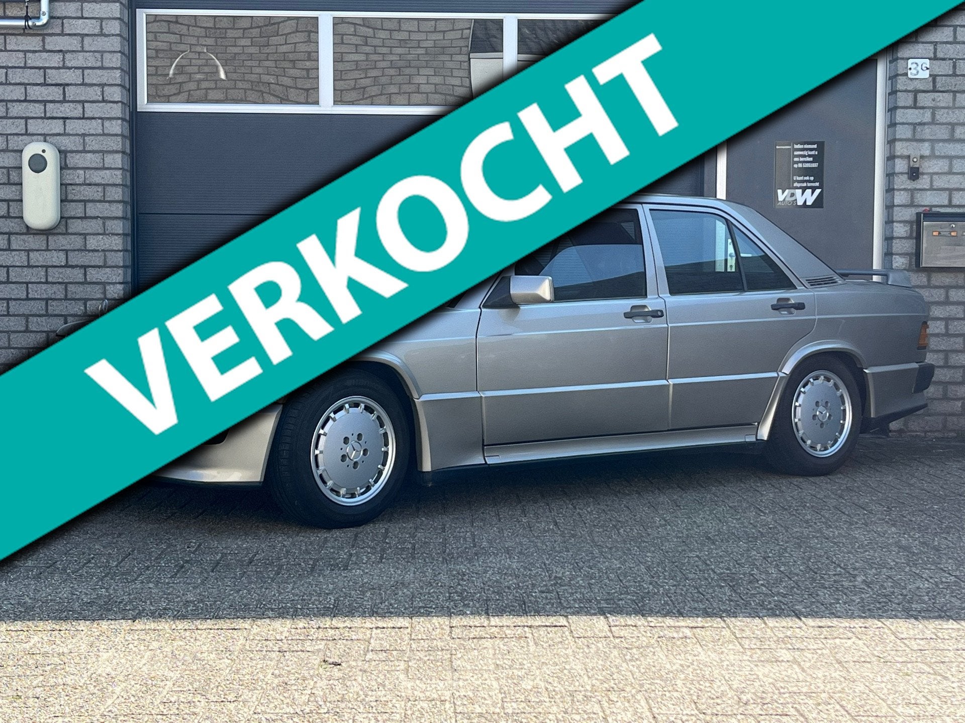 Mercedes-Benz 190-serie 2.3/16V 170 dk Hand geschakeld .APK, Auto's, Mercedes-Benz, Gebruikt, Zwart, 4 cilinders, Leder