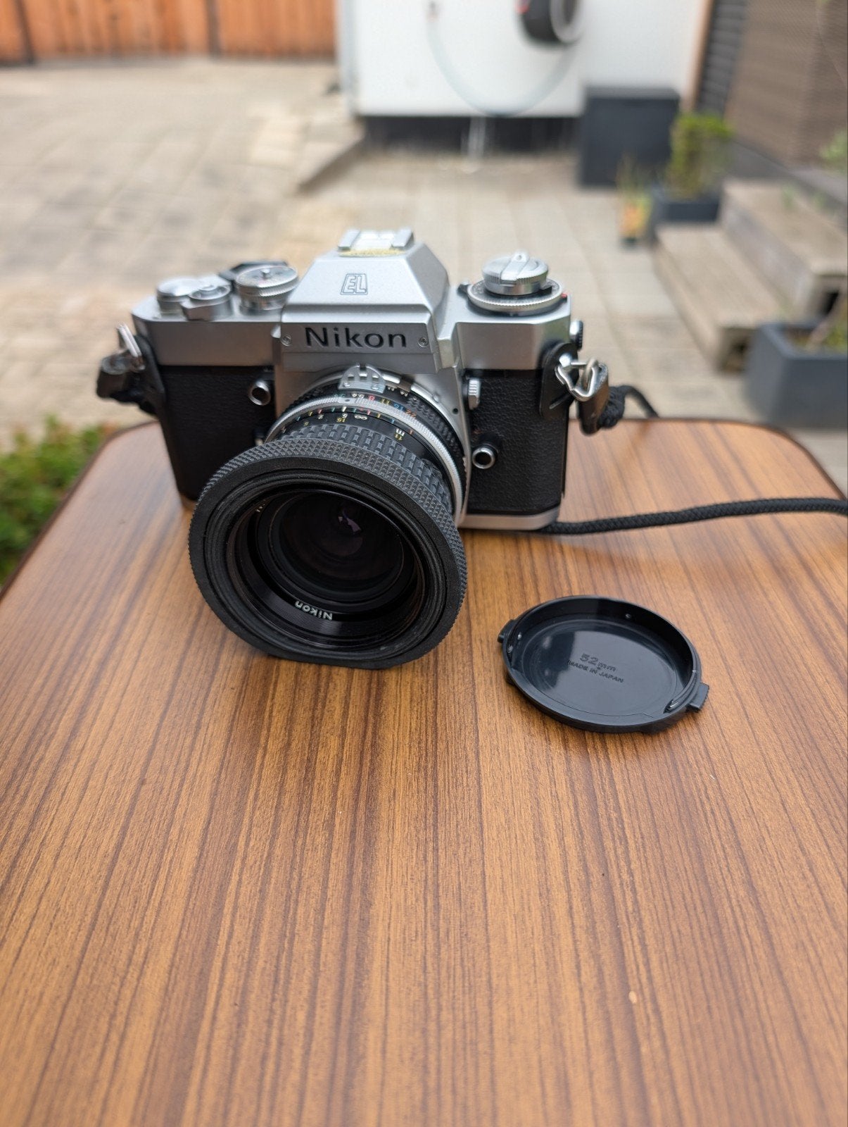Nikon EL2 Spiegelreflexcamera met Nikkor 28mm 1:3.5 lens, Ophalen