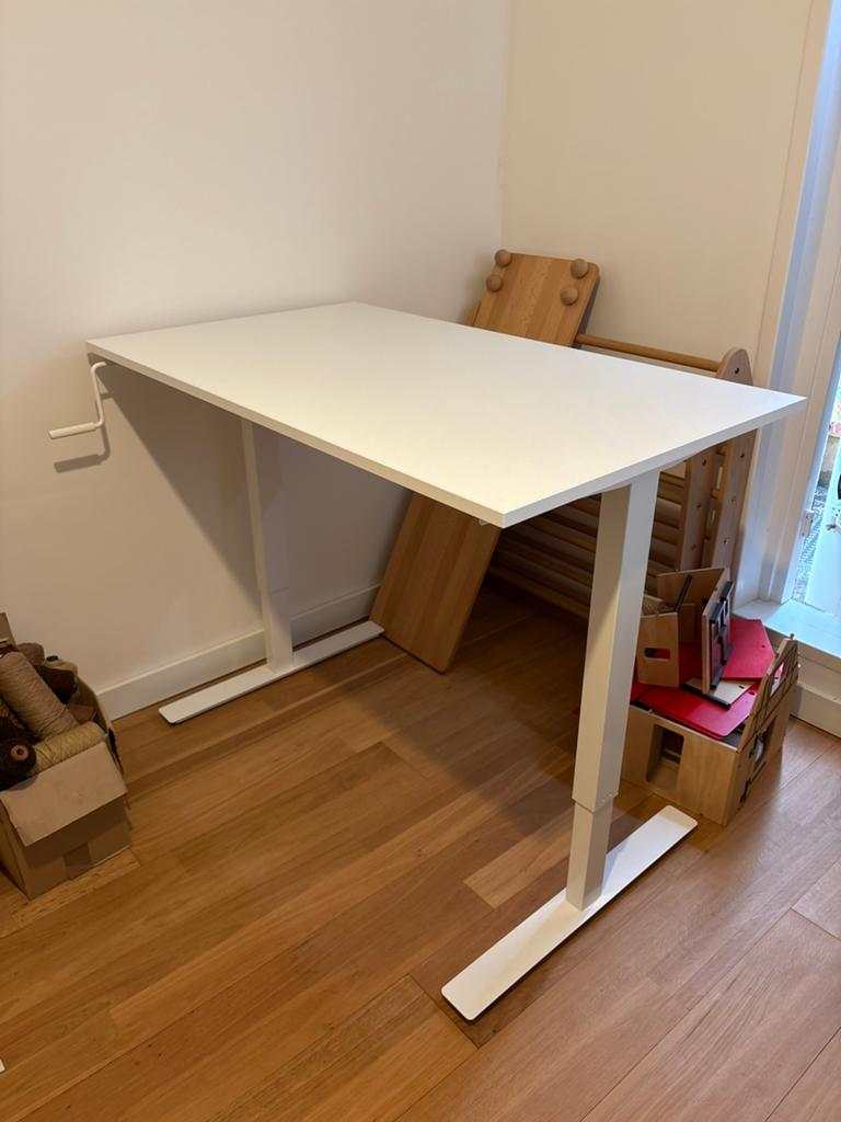IKEA Trotten zit/sta bureau, Huis en Inrichting, Bureaus, Ophalen, Zo goed als nieuw
