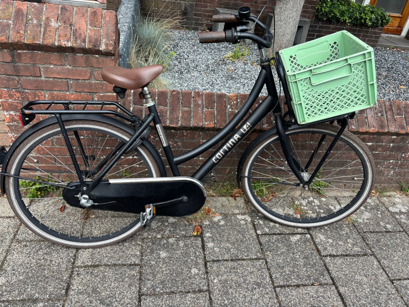 Cortina U4 Transportfiets - Zwart met krat, Fietsen en Brommers, Fietsen | Meisjes, Ophalen, Gebruikt, Versnellingen