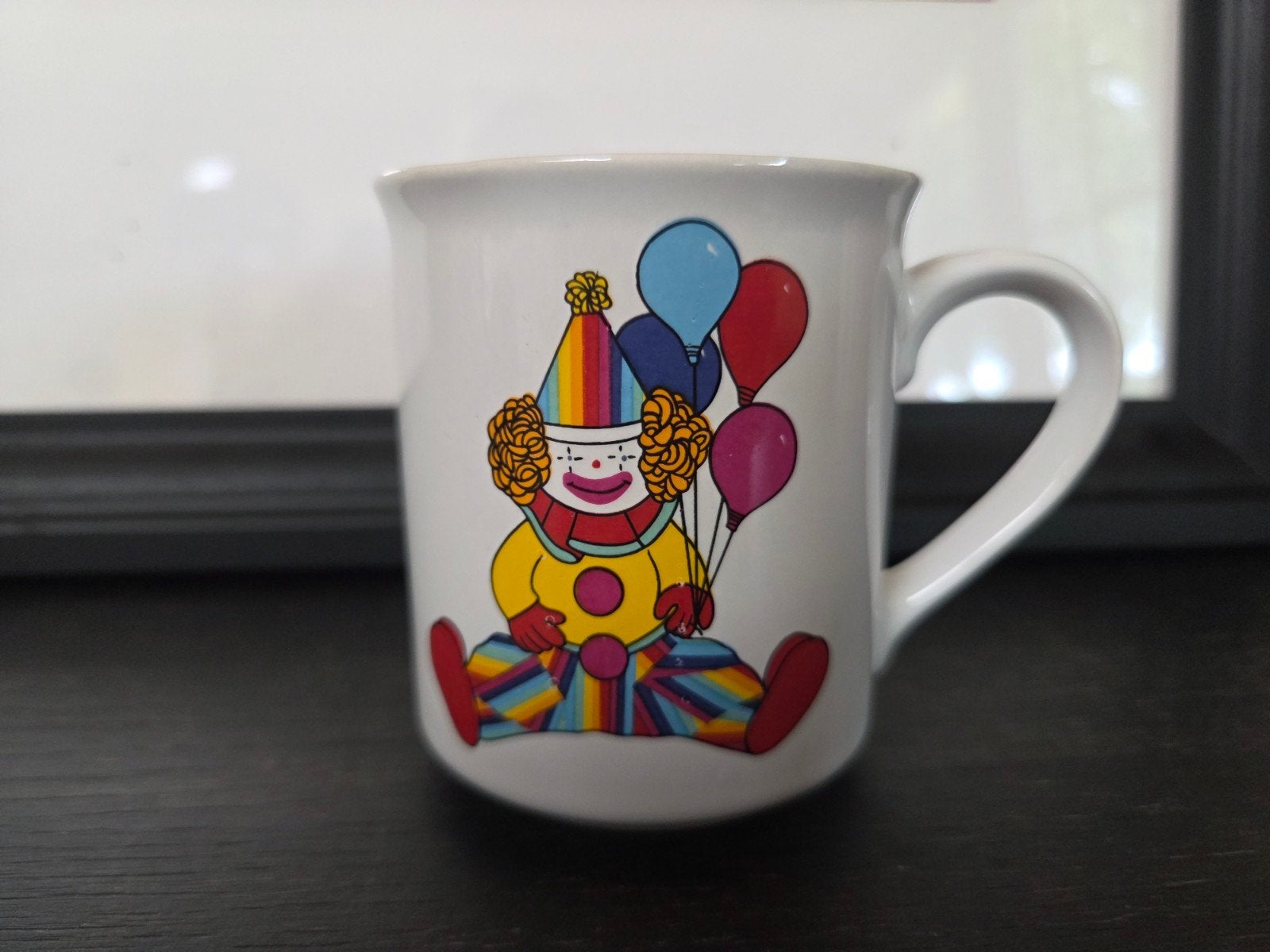 Vintage KGG Handarbeit mok met clown en ballonnen, Gebruikt, Overige merken, Keramiek, Vintage