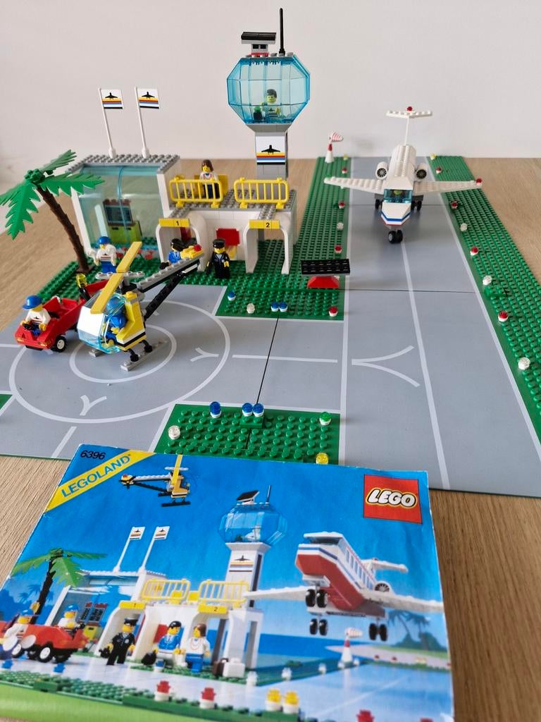 LEGO luchthaven compleet + handleiding. 6396, Kinderen en Baby's, Speelgoed | Duplo en Lego, Lego, Ophalen of Verzenden, Zo goed als nieuw