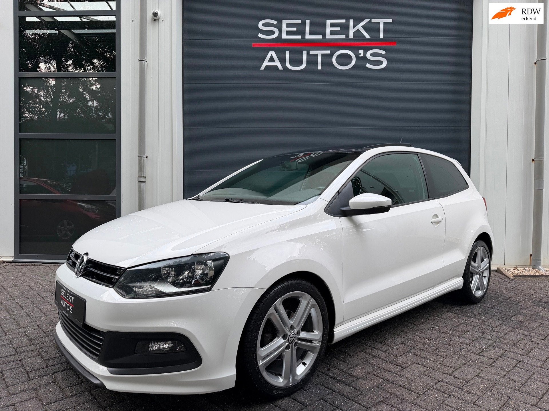 Volkswagen Polo 1.2 TSI 3x R-Line 105 Pk Pano/Cruise/Climate, Voorwielaandrijving, Stof, Gebruikt, Zwart